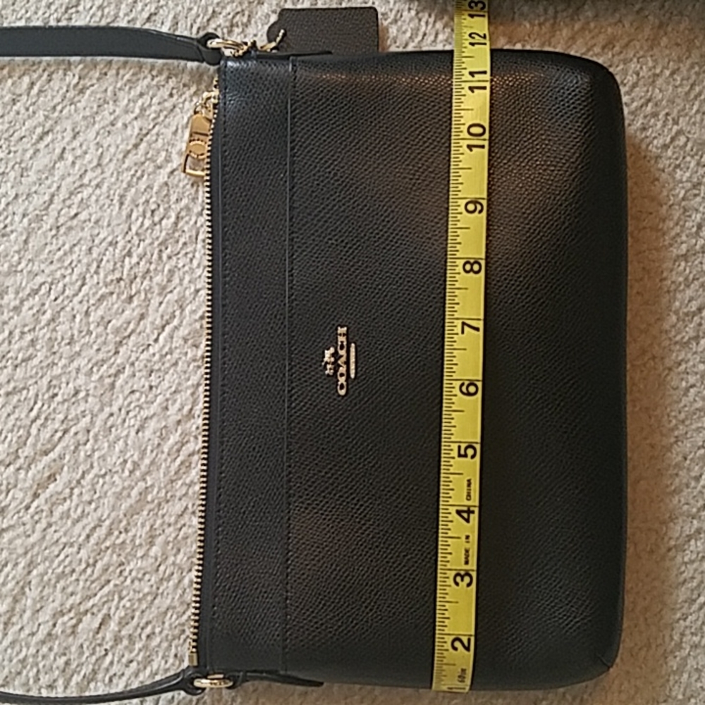 COACH(AUTHENTIC)Envelope style Crossbody bag